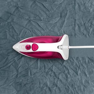 Ferro de Passar A Vapor Essentialgliss Fmq Base Antiaderente Rosa 220v 1100w 1830009065 - Arno