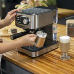 Cafeteira_Elétrica_Expresso_2_Xícaras_Simultâneas_1,5_Litros_1100w_127v_Ref.CE1100GBR_Black_&_Decker