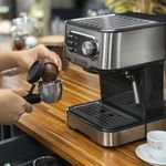 Cafeteira_Elétrica_Expresso_2_Xícaras_Simultâneas_1,5_Litros_1100w_127v_Ref.CE1100GBR_Black_&_Decker