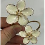 Kit_4_Anéis_Para_Guardanapo_Two_Flowers_Branco_Zamac_Ref.62337_Wolff