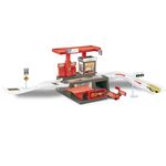 Posto_de_Gasolina_Mcqueen_E_Cruz_Com_2_Carros_Ref.61753_Disney